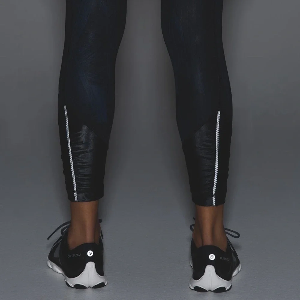 LULULEMON Pace Queen Tight Full On Luxtreme Wind Chill Deep Navy Black 4